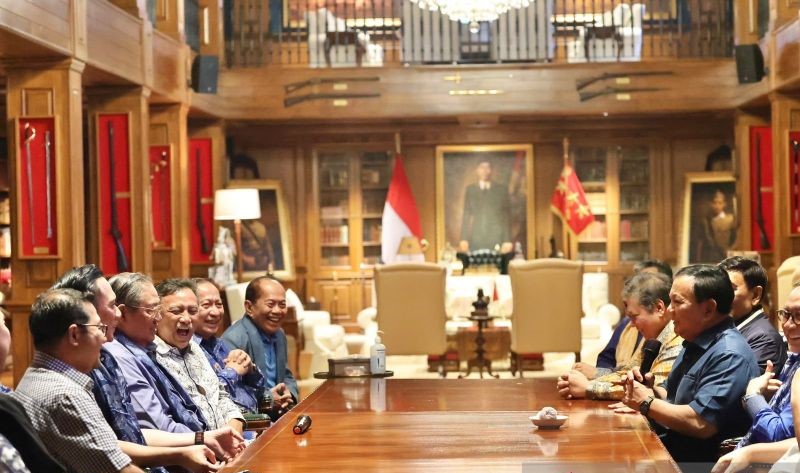 Ketua Majelis Tinggi Partai Demokrat Susilo Bambang Yudhoyono, Ketua Umum Partai Demokrat Agus Harimurti Yudhoyono, dan jajaran pengurus Demokrat bertemu dengan Ketua Umum Partai Gerindra Prabowo Subianto yang didampingi oleh jajaran pimpinan partai Koalisi Indonesia Maju di Hambalang, Jawa Barat, Minggu (17/9/2023). (foto:gemaposa/demokrat)